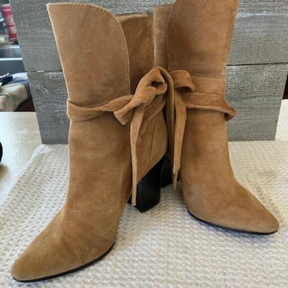Banana Republic suede bootie, size 6